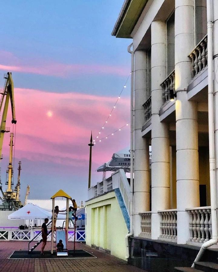 Новая Красивая Квартира. Tsjerkasy Buitenkant foto